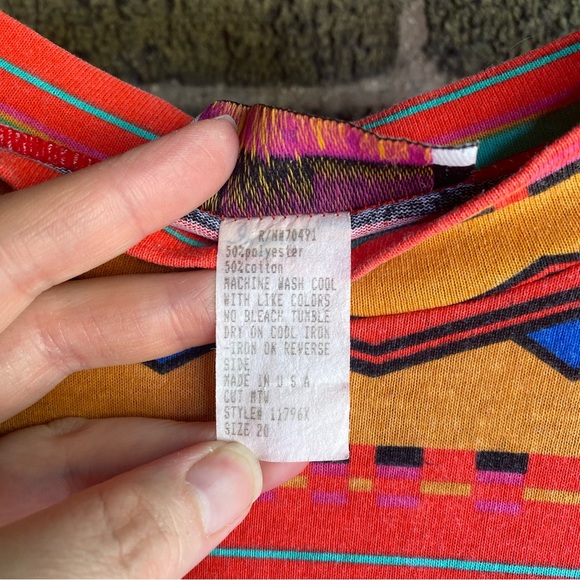 Vintage Geometric T~shirt - Picture 5 of 5